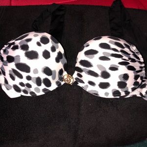 Victoria’s Secret bombshell bikini